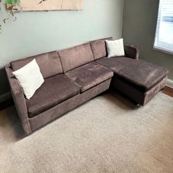 FREE DELIVERY! 🚚 Modern Sectional With Pullout Bed