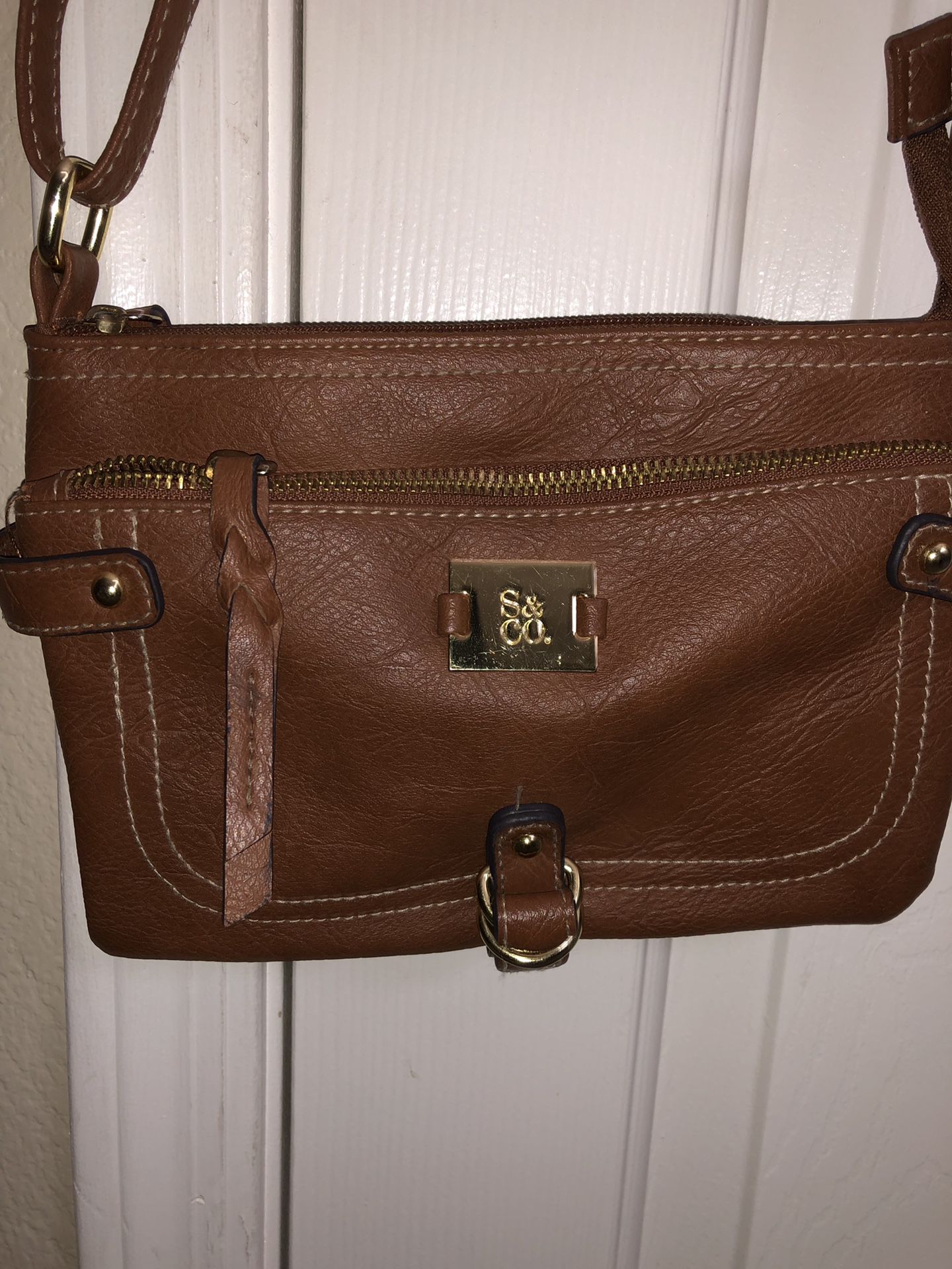 Leather Crossbody Purse - Grey/White Checkered / Gold Chain for Sale in  Phoenix, AZ - OfferUp