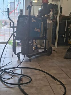 Millermatic 140 auto set welder with cart and large gas tank all assesorires and helmet included