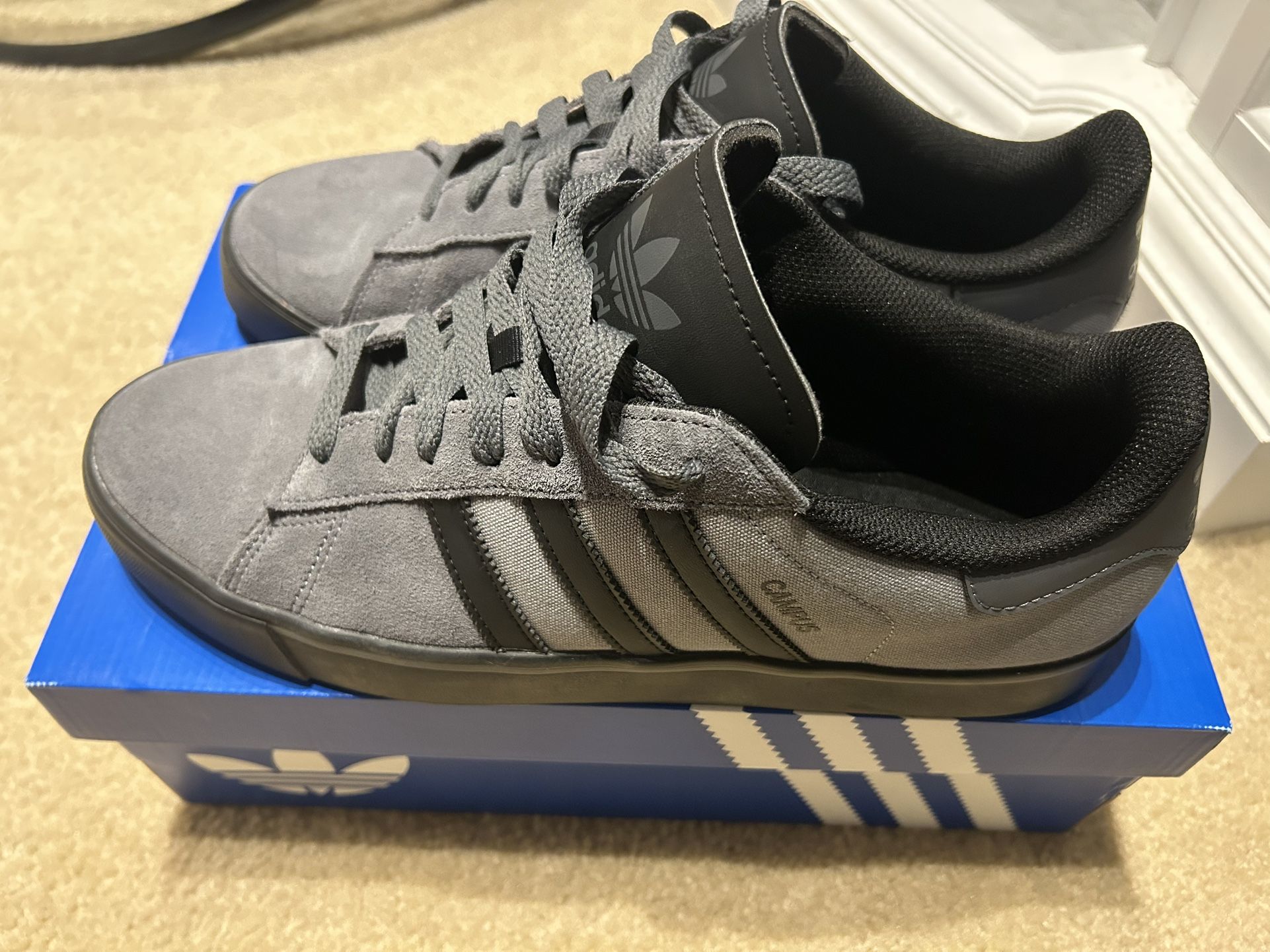 Adidas Men’s Size 12 Grey and Black