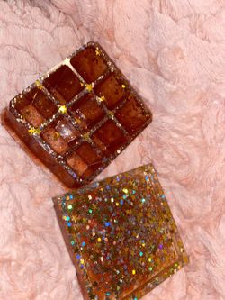 Lipgloss/lipstick holder and matching tray