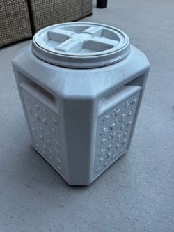 Pet Food Vault