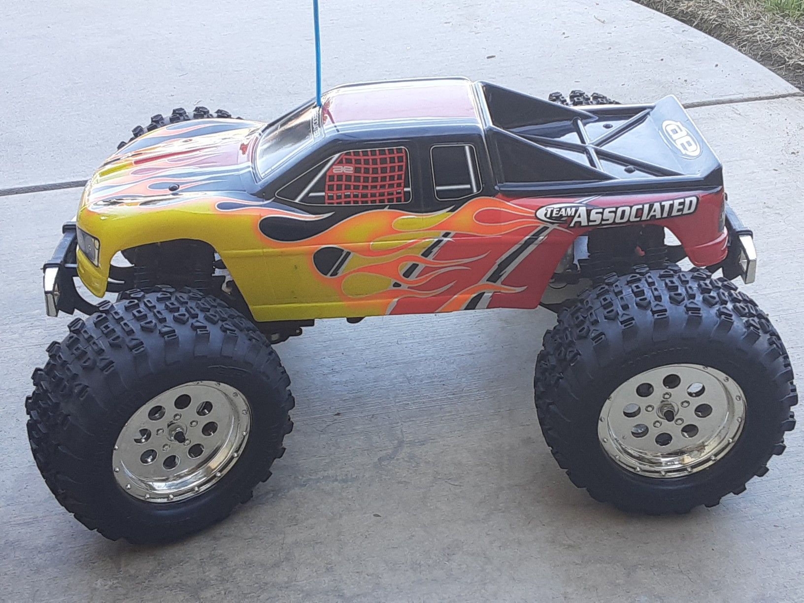 Team asscociated rc nitro truck