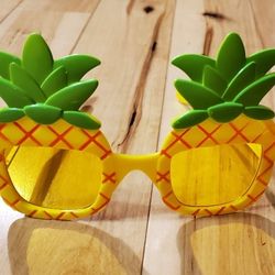 NEW Fun Adult Pineapple Party Glasses 🍍