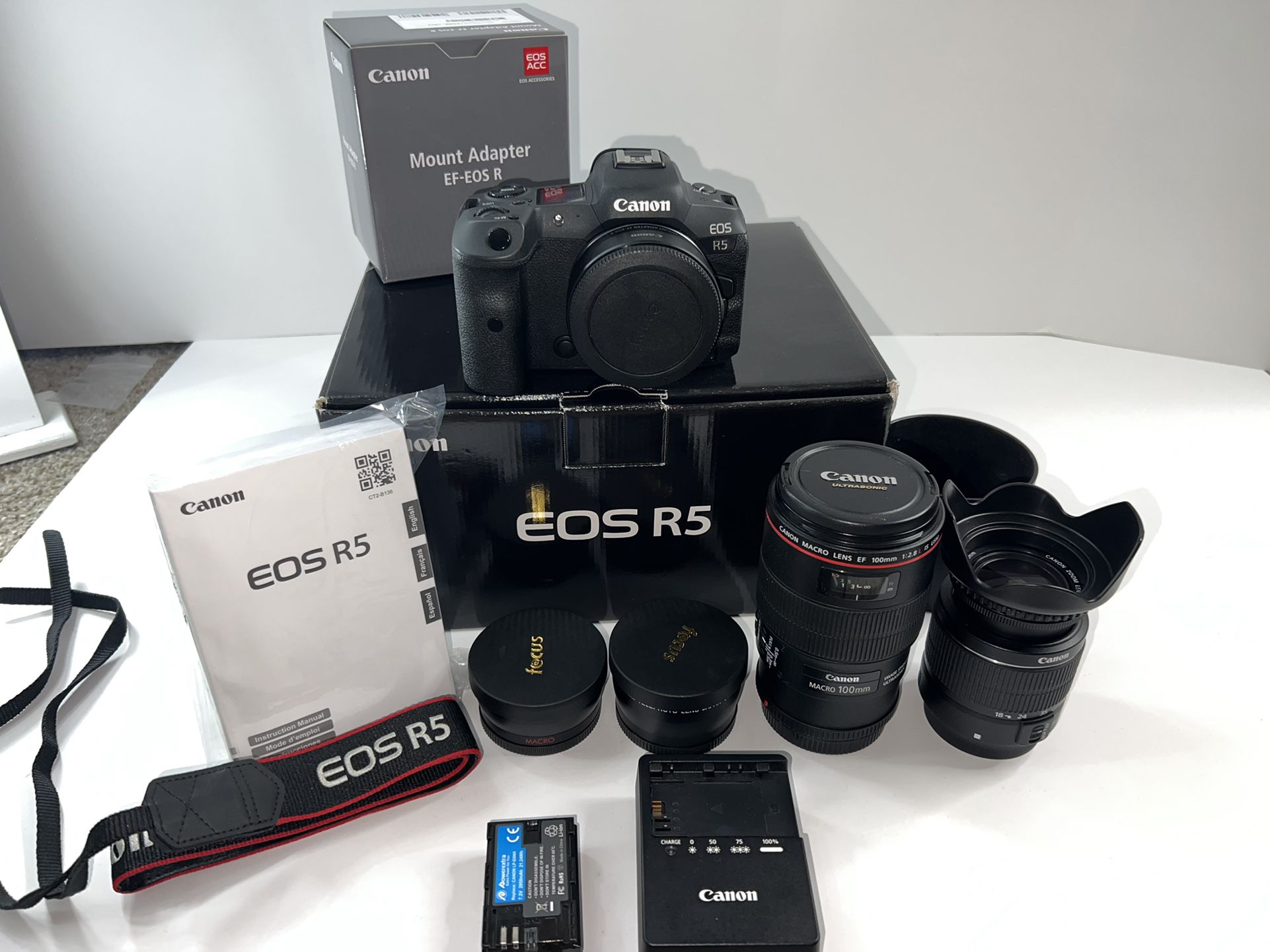 Canon EOS R5 with Cañón EF 100mm F/2.8L Macro IS USM And Extras