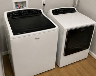 Whirlpool Cabrio Washer & Gas Dryer Set - Large Capacity