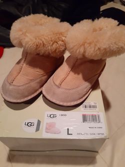 INFANT/ UGG boots!
