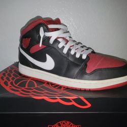 Jordan 1 Mid