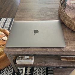 macbook 13 inch M2 2022