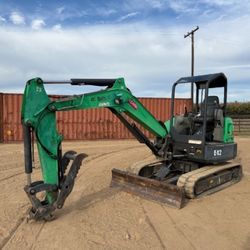 2017 BOBCAT E42 MINI HYDRAULIC EXCAVATOR, Q/C, HYDRAULIC THUMB, AUX HYDRAULICS, BACKFILL BLADE, CANOPY. S/N:B2VW13294 --(LOCATED IN MADERA, CA)--