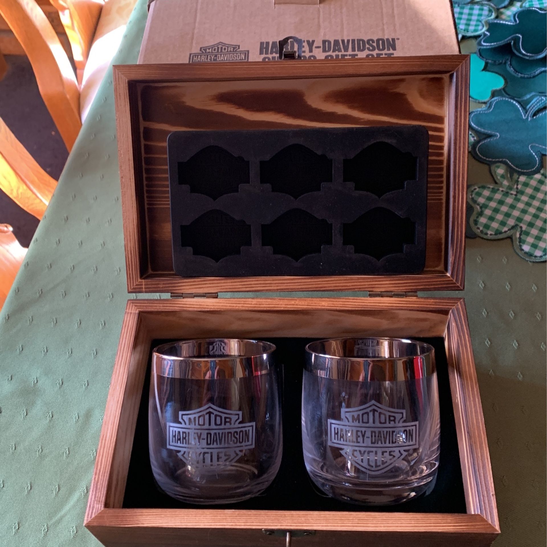 Harley Davidson Cheers Gift Set 