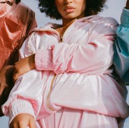 Laina Rauma ⚜️💖⚜️ Gorgeous pink velvet hoodie oversized fit