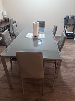 Table with 8 chairs