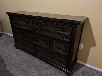 Dresser & 2 Night Stands