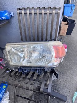 2010-13 Toyota 4 runner headlight