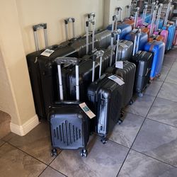 🧳🔥 Premium Hardshell Luggage – Multiple Sizes Available 🔥🧳 📍 Pickup Location: s. Durango & 215 near IKEA  Brand new premium hard-shell luggage av