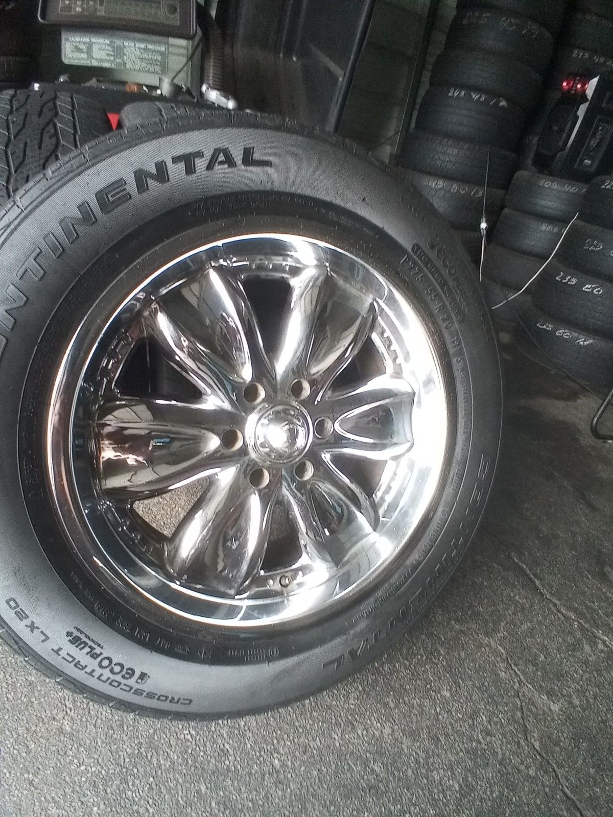 4 wheels end tires Chevrolet Silverado suburban Nissan Taitan 6 lug rin 20