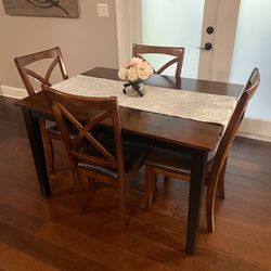  Wood Kitchen or Dining Room Table With 4 chairs