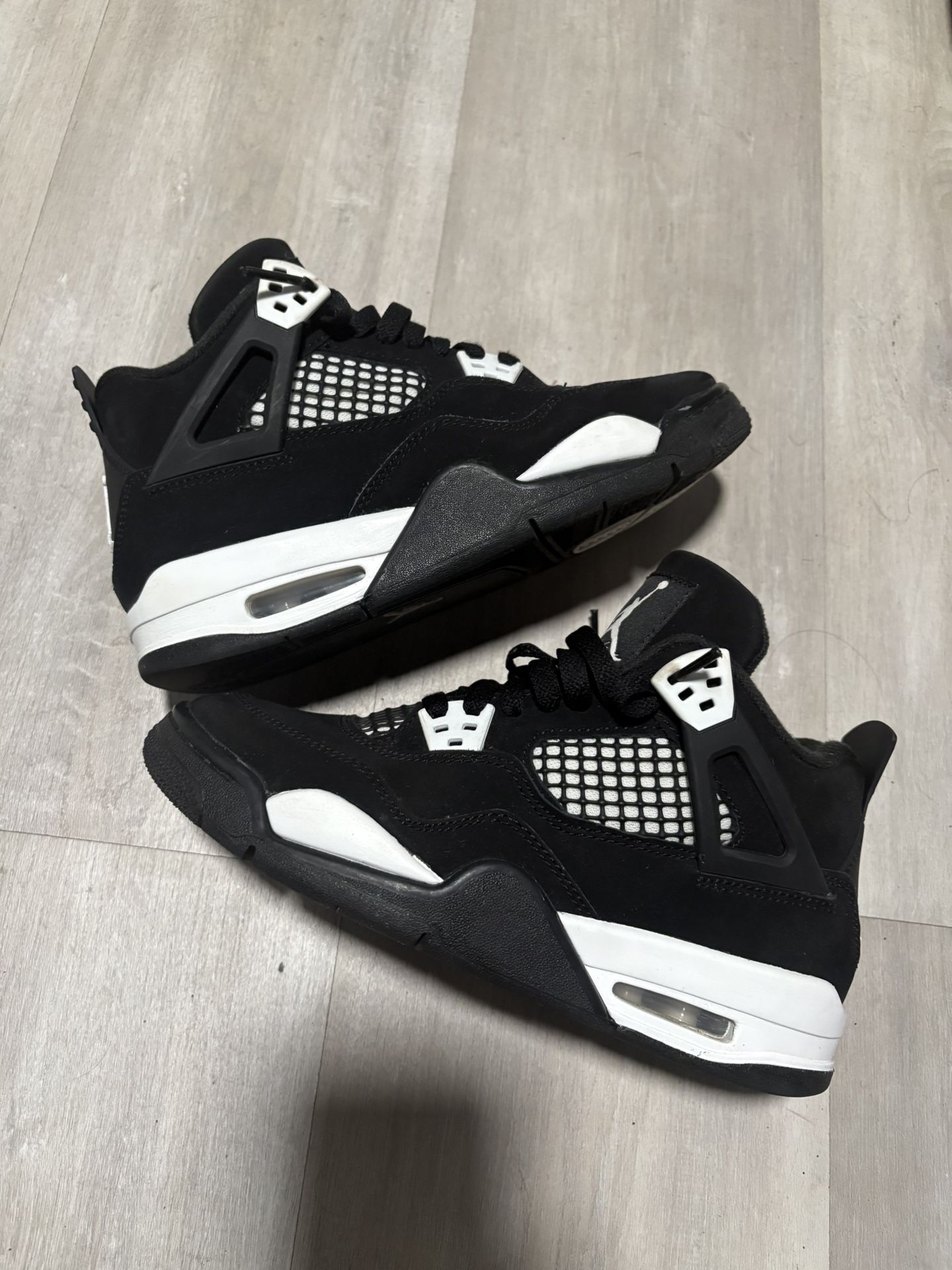 Jordan 4 