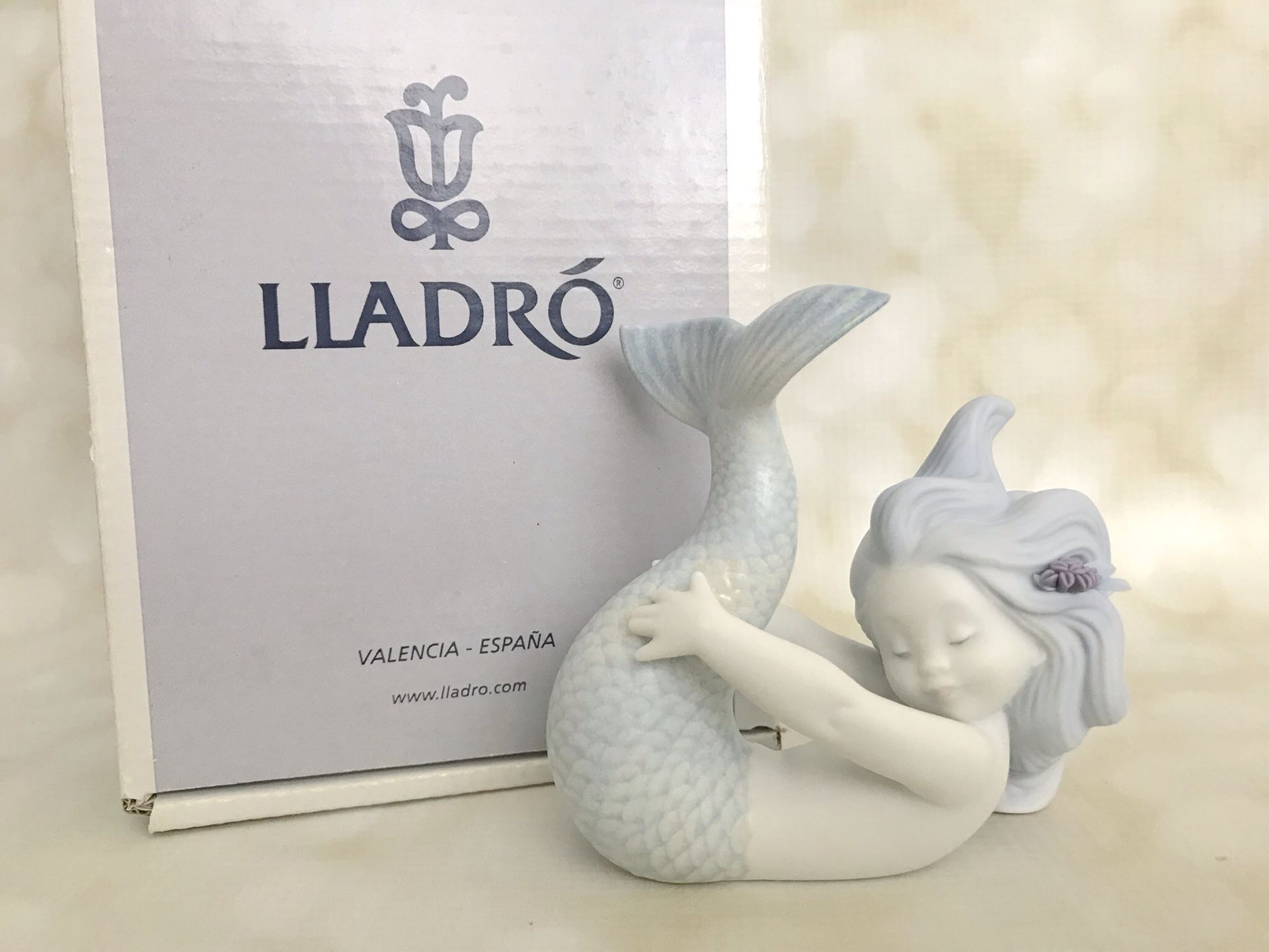 Mermaid playing at sea (matte) porcelain figurine by lladro #1811