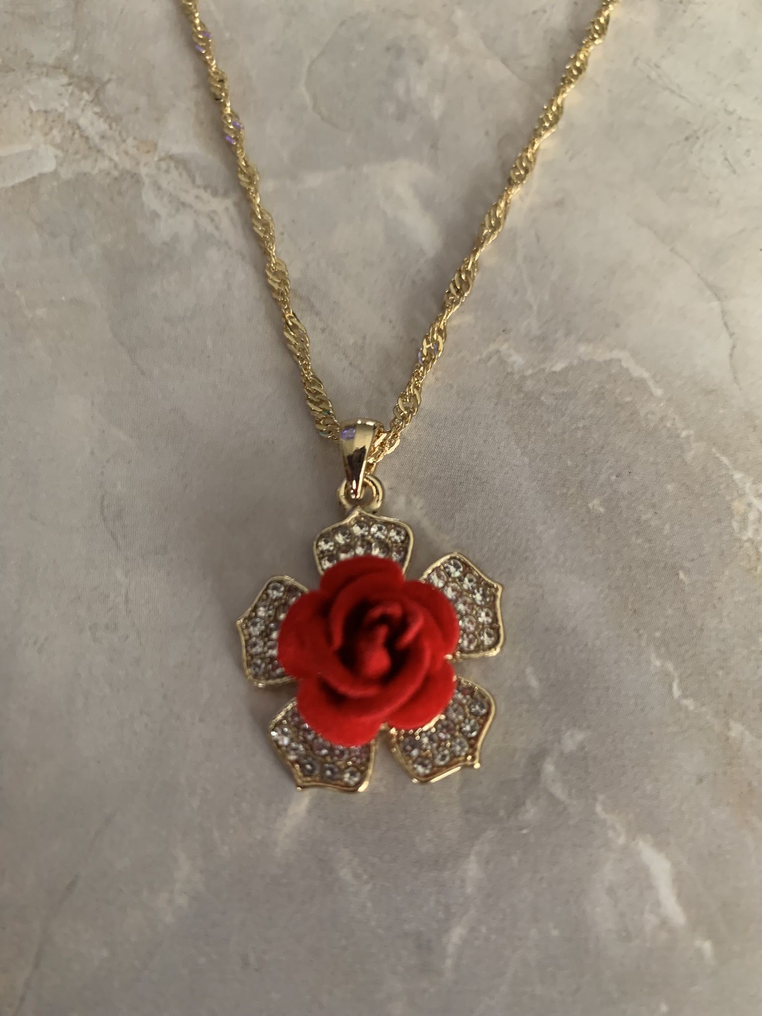 Gold-plated chain with flower pendant