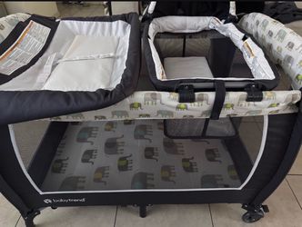 Baby trend bassinet / changing table