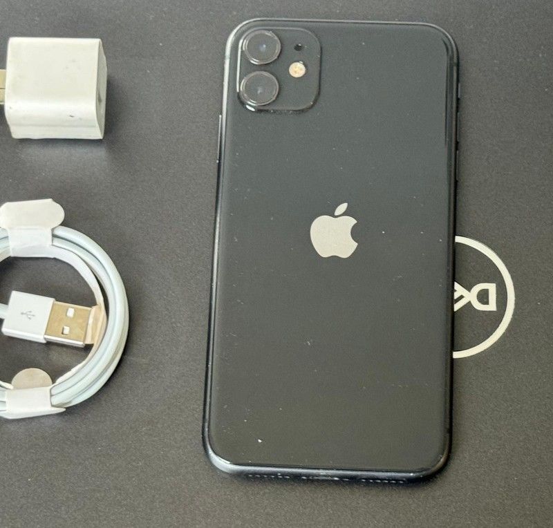 iPhone 11 , Unlocked  for all Company Carrier ,  Excellent Condition Like New 