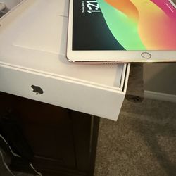 iPad Pro 10.5” 64GB great condition $75 Firm