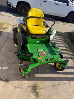 John Deere ZTrak Zero-Turn Riding Mower
