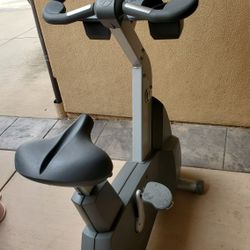 Life Fitness Club Series CLSU Upright Exercise Bike