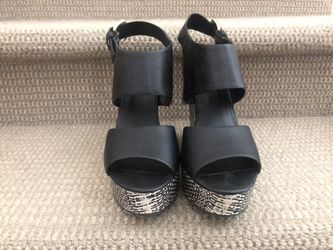 Mossimo wedges, size 8