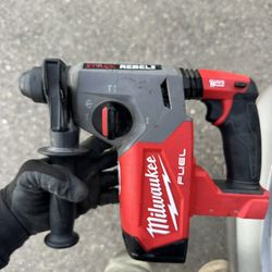 Milwaukee Rotor Hammer 1”