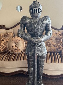 Medieval knight statue decor human size