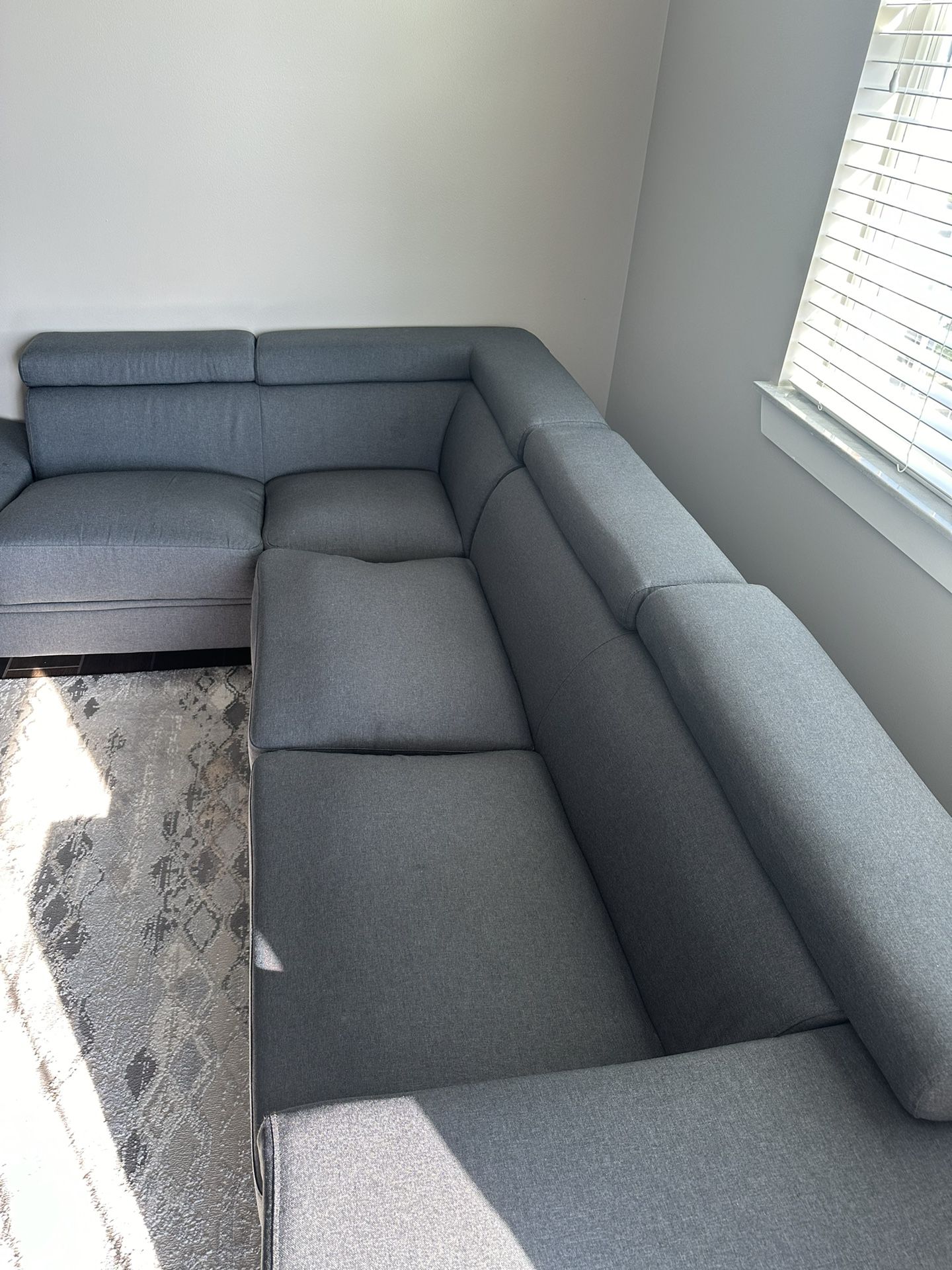Sofa / like new /dark grey