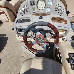 Pontoon 25 party barge