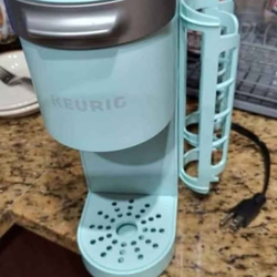 Keurig Single serve Coffee System Tiffany Blue Like New! Paid Extra For The Cup Holders On The Side! Included!  Like New!