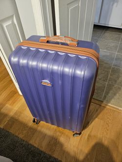 Missing wheel luggage