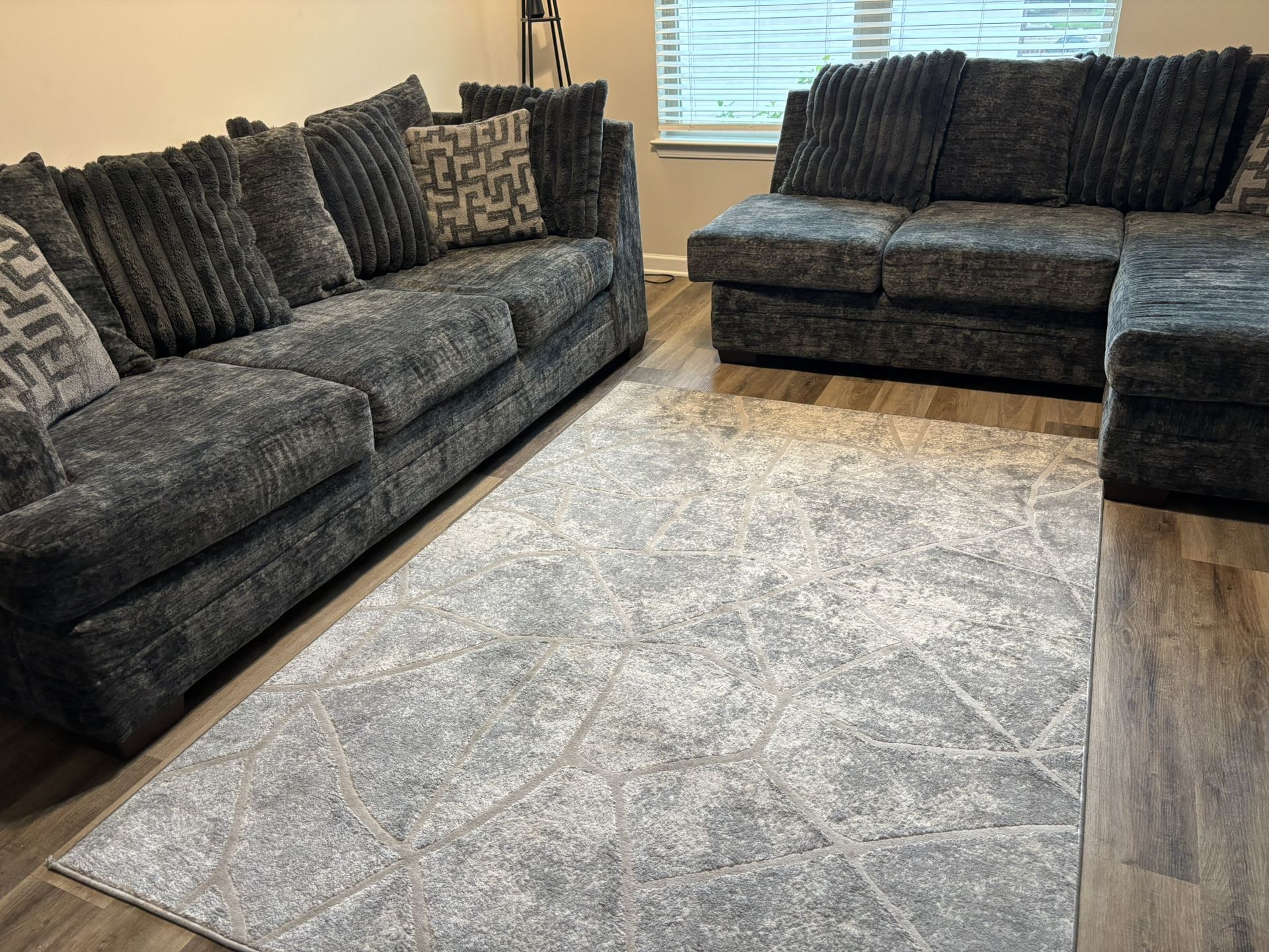 Modern 6-Month-Old Sofa – Excellent Condition – Pickup in East Point 