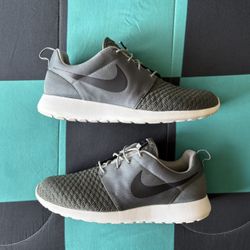 Men’s Nike Roshe One Premium Size 13