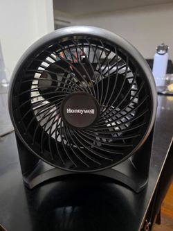Honeywell Turboforce Porteble Fan Black