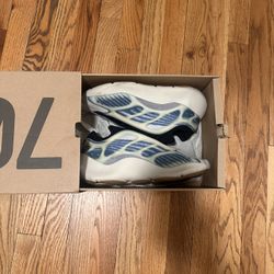 Yeezy 700 Size 8.5