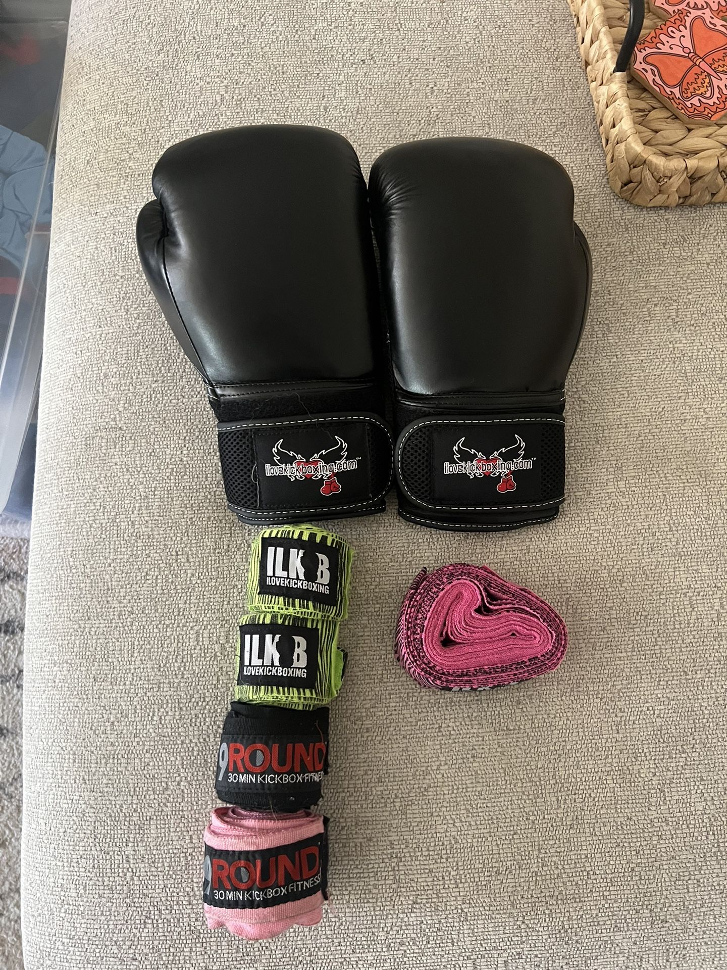 Boxing/Kickboxing Gloves & Wraps