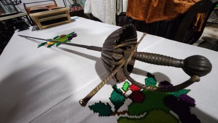 ANTIQUE MEDIEVAL SWORD