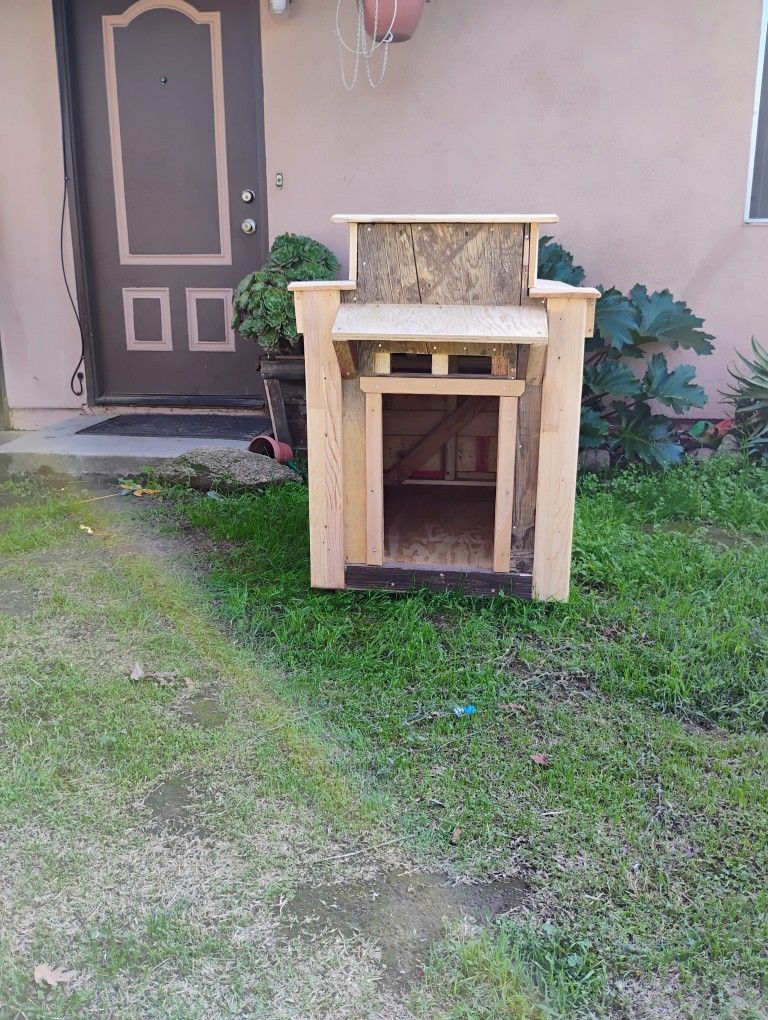 Solid Strong Dog House