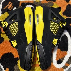Jordan 4 Thunder
