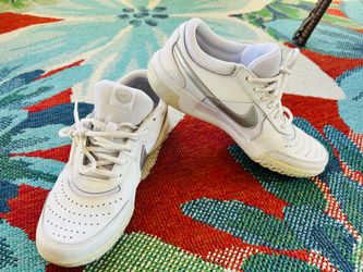 Nike woman shoes sz 9