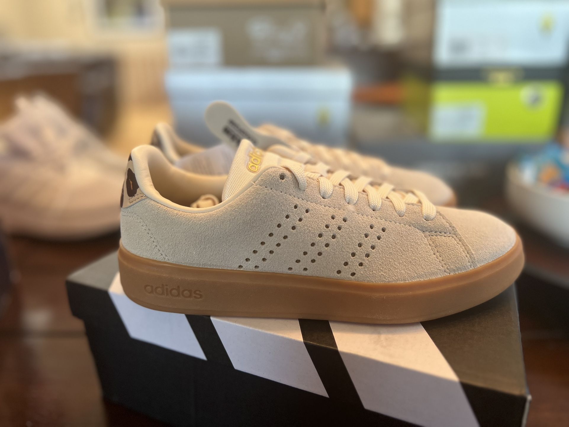 ADIDAS Advvantage 2.0 Women’s Size 6 Cream Suede with Leopard Heel