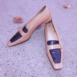 Chanel Vintage Two-Tone Leather Loafers Flats 39 Beige Black Logo Buckle Italy