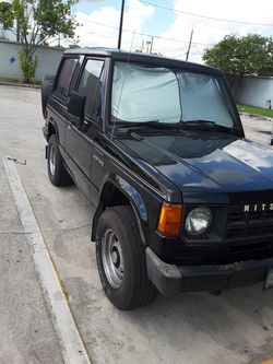 Mitsubishi Montero 4x4 running 1989