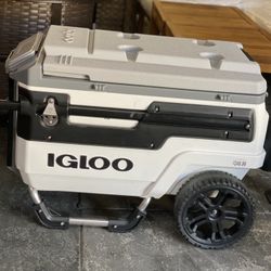 Igloo 70 QT Trailmate Marine Wheeled All-Terrain Cooler, White